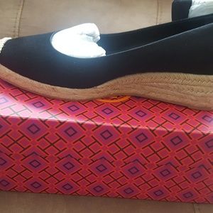 Brand new with no tag Tory Burch wedges size 7.5